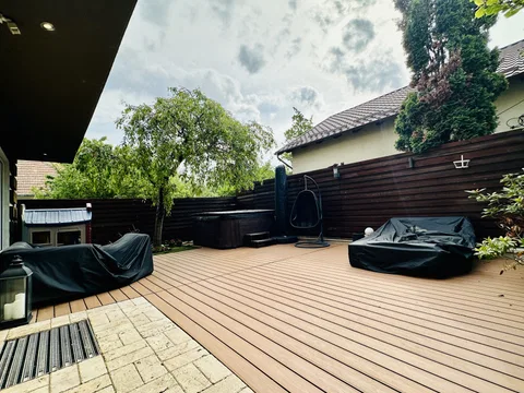 Vilă de Lux de Închiriat – Oază Urbană cu Terasă Panoramică și - fotografie 19