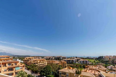 🌊 Penthouse de Vis între Marbella și Fuengirola: Unde Marea Mediterană îți bate - fotografie 4