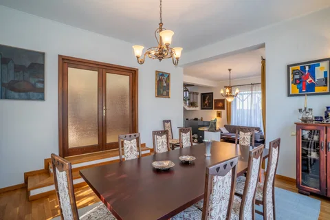 🏠 Oază de Noblețe și Spațiu: Vilă Individuală cu Grădină Matură în Florești - fotografie 6