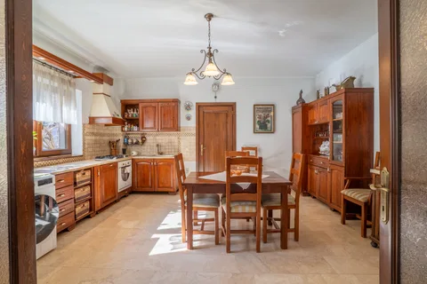🏠 Oază de Noblețe și Spațiu: Vilă Individuală cu Grădină Matură în Florești - fotografie 7