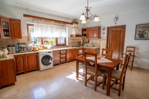 🏠 Oază de Noblețe și Spațiu: Vilă Individuală cu Grădină Matură în Florești - fotografie 8