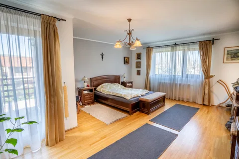 🏠 Oază de Noblețe și Spațiu: Vilă Individuală cu Grădină Matură în Florești - fotografie 14