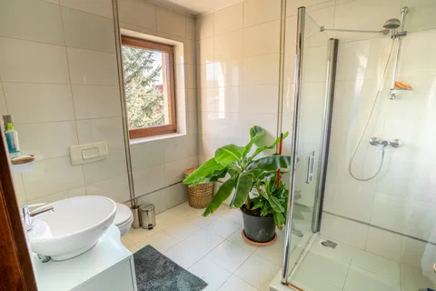 🏠 Oază de Noblețe și Spațiu: Vilă Individuală cu Grădină Matură în Florești - fotografie 17