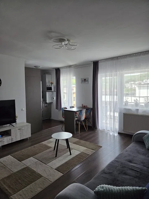 Apartament cu 2 camere, intrare strada Stejarului - fotografie 1